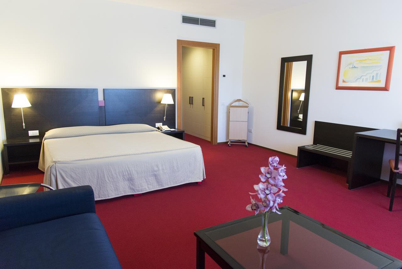 Park Hotel Centro Congressi Potenza Bagian luar foto
