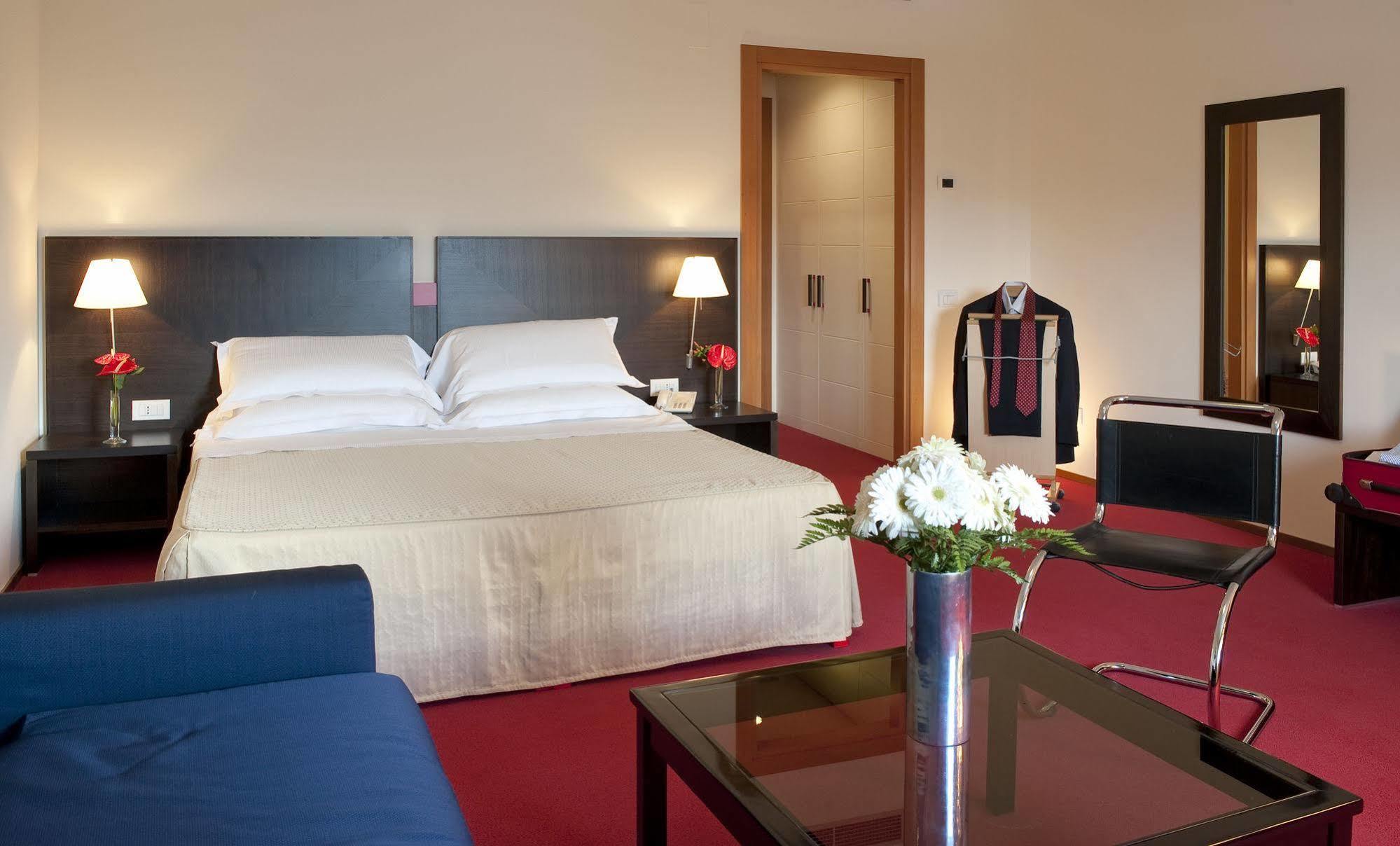 Park Hotel Centro Congressi Potenza Bagian luar foto